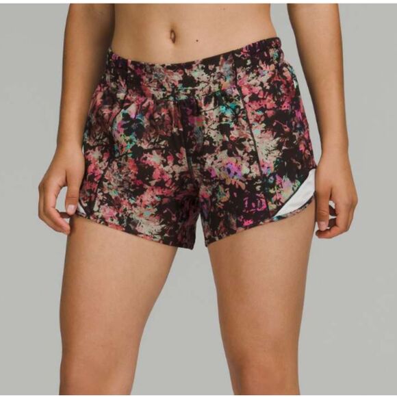 lululemon athletica Pants - Lululemon Hotty Hot Floral Shorts Size 4 Edgy Feminine Workout Low Rise Lined